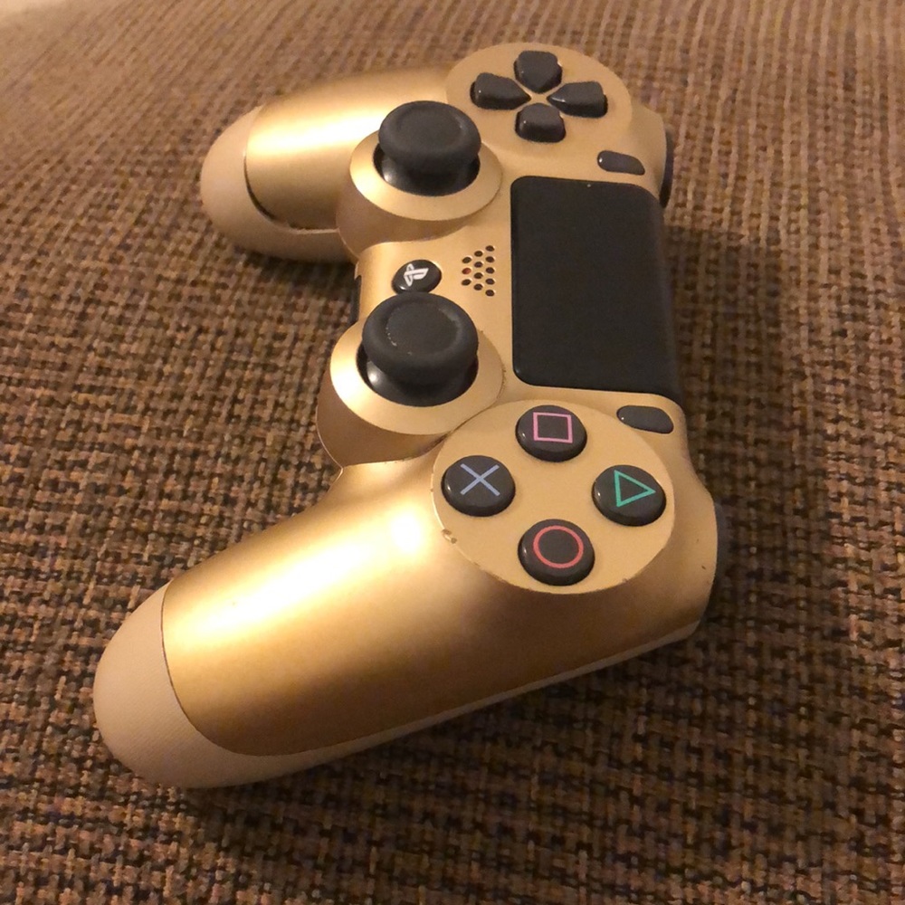 Ps4 controller - Picture 2 of 3